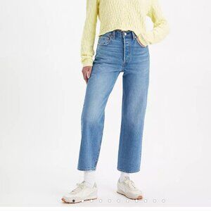 Levis Ribcage Straight Ankle size 32